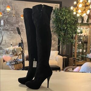 Elegant Black Over-the-Knee Boots